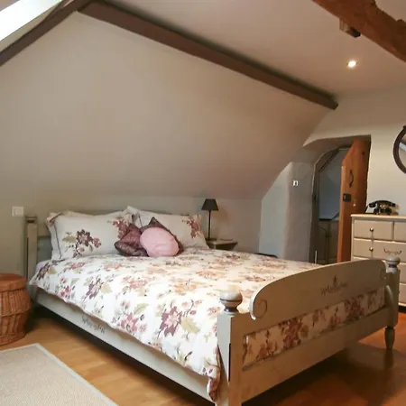 Domaine De Lasfonds Bed and Breakfast 3*