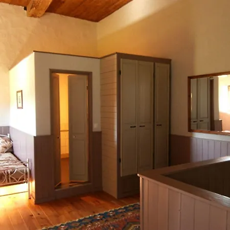 Domaine De Lasfonds B&B