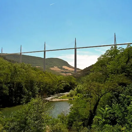 Domaine De Lasfonds 3*